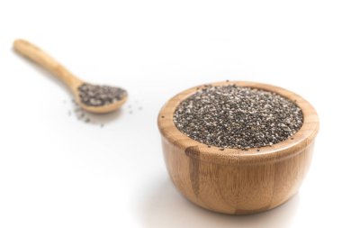 Tahta bir kasede Chia tohumları