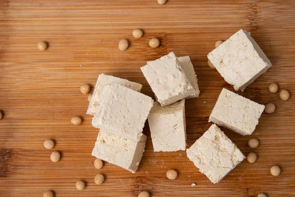 Domácí Sýr Tofu Přes Dřevěnou Desku Rozřezat Kostky — Stock fotografie