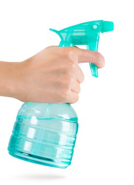 Beyaz arka plan üzerinde izole kadın elinde sisli püskürtücü.