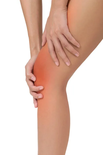 白い背景に分離された膝と痛みの領域 下腿をマッサージと彼女の美しい健康的な脚を保持している女性 — ストック写真