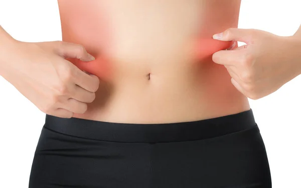 妇女捏脂肪腹部与红色突出显示 孤立的白色背景 — 图库照片