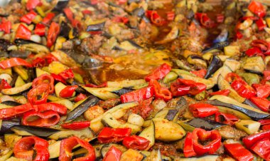 Geleneksel yemekleri olan Türk mutfağı