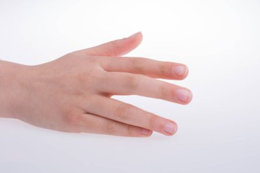 Beyaz arka planda izole edilmiş bir jest için el açık