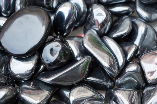 Belli bir tipte doğal mineral değerli taşlar.