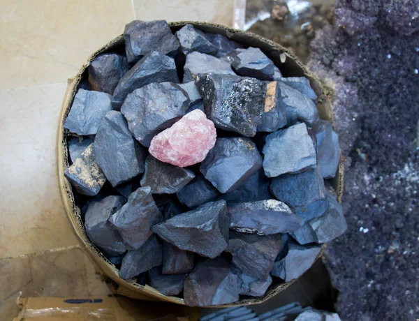 Belli Bir Tipte Doğal Mineral Değerli Taşlar — Stok fotoğraf
