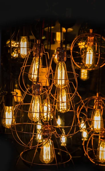 Dekoratív Antik Edison Stílusú Izzólámpák Lógnak — Stock Fotó