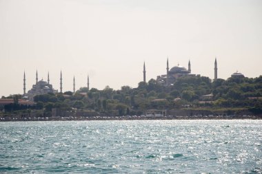 İstanbul 'daki Osmanlı tarzı caminin dış görünüşü