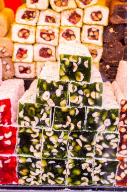 Türk tatlıları geleneksel tarzda yapılıyor