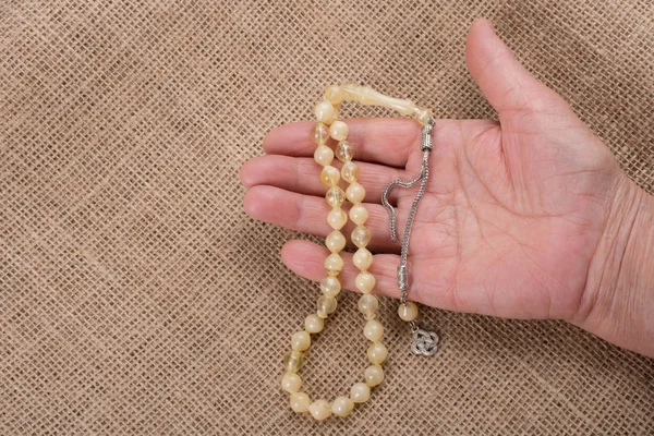 El tuval üzerine boncuk belirli dua kümesi renkler