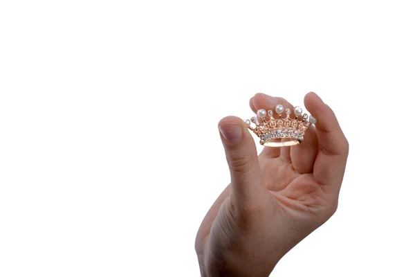 Goldene Krone Mit Perlen Der Hand Auf Weißem Grund — Stockfoto
