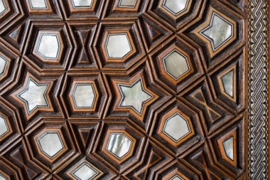 Osmanlı sanatı İnci kaküllerin Anası örneğidir