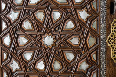 Osmanlı sanatı İnci kaküllerin Anası örneğidir