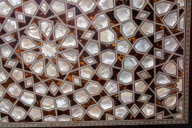 Osmanlı sanatı İnci kaküllerin Anası örneğidir