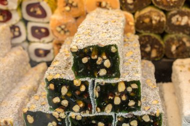 Türk tatlıları geleneksel tarzda yapılıyor