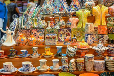 Çarşı içinde Türk Seramik