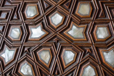 Osmanlı sanatı İnci kaküllerin Anası örneğidir