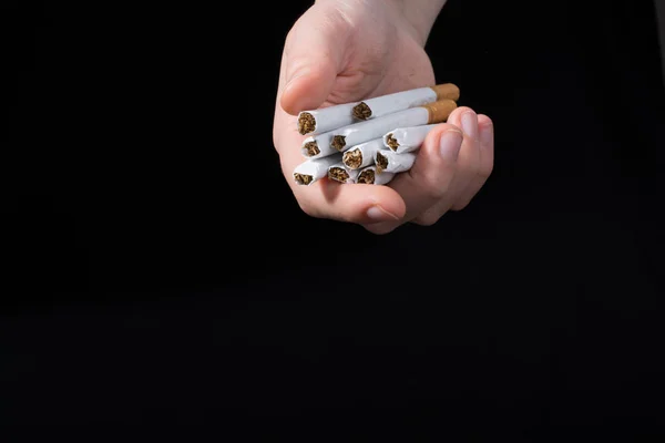 Hand Att Cigaretter Svart Bakgrund — Stockfoto