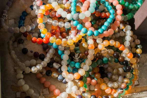 Schöne Bunte Perlen Armband Verschiedener Art Und Farbe — Stockfoto
