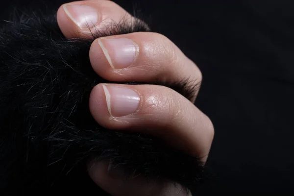 Tres Dedos Mano Niño Parcialmente Vistos Fondo Negro — Foto de Stock