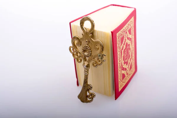 Chave Retrô Islâmico Sagrado Livro Alcorão Tamanho Mini — Fotografia de Stock
