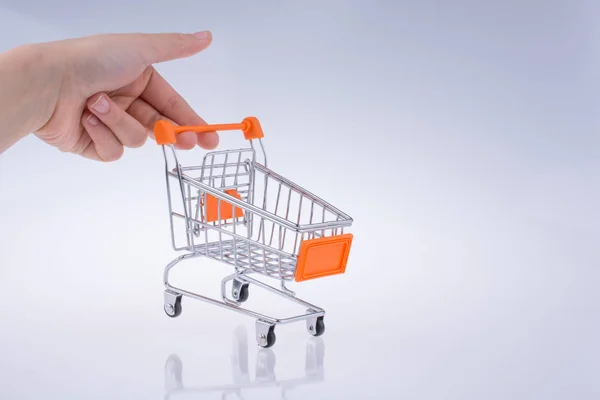 El arabası beyaz arka planda.