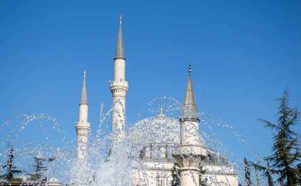 Εξωτερική Άποψη Του Οθωμανικού Τύπου Τζαμιού Στην Κωνσταντινούπολη — Φωτογραφία Αρχείου