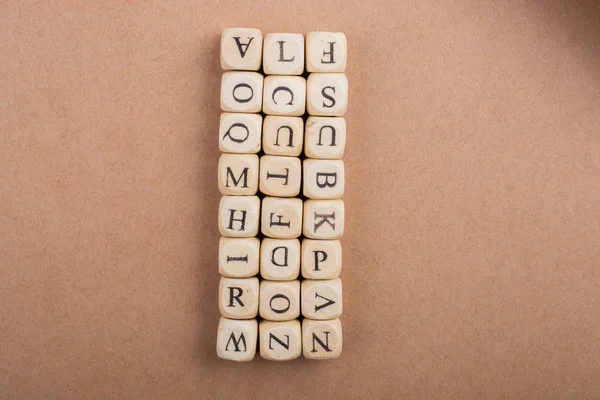 字母方块 字母由木头制成 — 图库照片