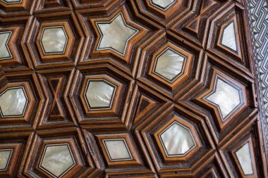 Osmanlı sanatı İnci kaküllerin Anası örneğidir