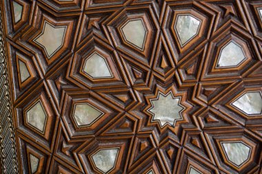 Osmanlı sanatı İnci kaküllerin Anası örneğidir