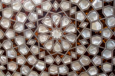 Osmanlı sanatı İnci kaküllerin Anası örneğidir