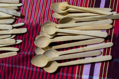 Tahtadan yapılmış çay kaşıkları.