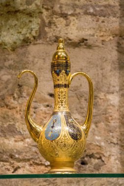 Çok eski stil cam ibrik su kavanoz görünümünde