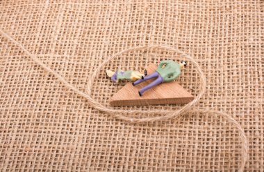 Görünürde küçük bir adam figürü