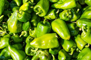 Markette taze kırmızı biber bulundu.