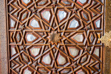 Osmanlı sanatı İnci kaküllerin Anası örneğidir