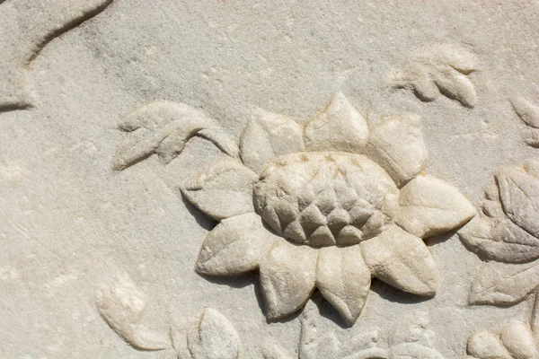 Osmanlı mermeri, çiçek desenli oyma sanat eserleri