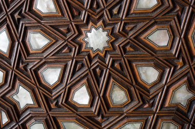 Osmanlı sanatı İnci kaküllerin Anası örneğidir