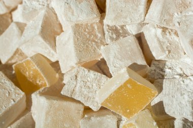 Bir sürü geleneksel Türk Lokum şekeri.