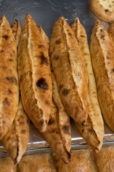 Pão Liso Estilo Turco Coberto Com Queijo — Fotografia de Stock