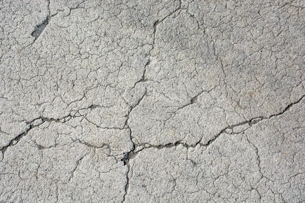 Arka plan deseni olarak çatlamış beton yüzey