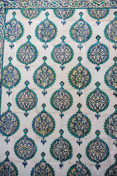 Osmanlı el yapımı çiçek desenli Türk fayansları