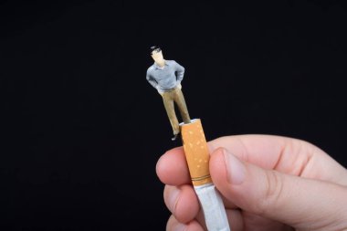 Dünya Tütüne Hayır Günü posteri sigara içilmez diyor.