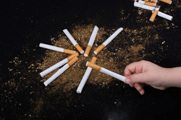 Dünya Tütüne Hayır Günü posteri sigara içilmez diyor.