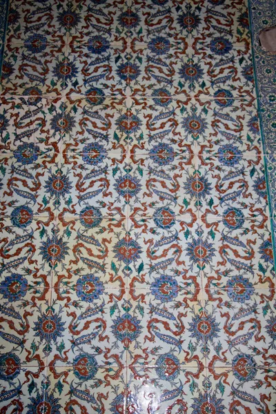 Osmanlı el yapımı çiçek desenli Türk fayansları