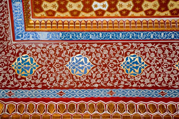 Osmanlı zamanının çiçek desenli örneği