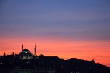 İstanbul 'daki Osmanlı tarzı caminin dış görünüşü