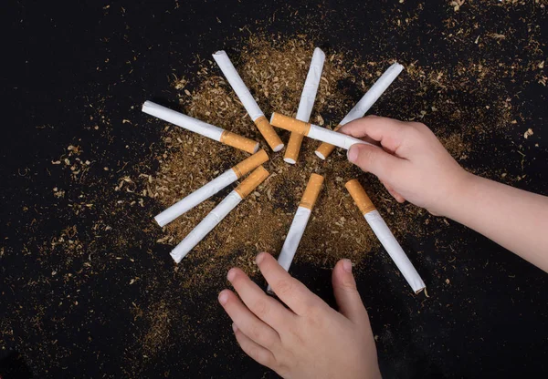 Dünya Tütüne Hayır Günü posteri sigara içilmez diyor.