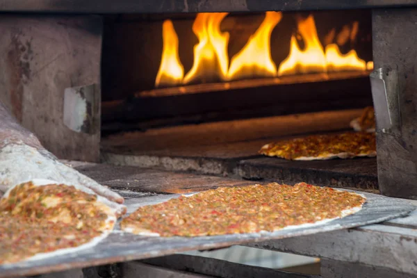 Lahmacun Turecká Pizza Palačinka Pikantní Masovou Náplní — Stock fotografie