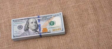 kalp ikonu demeti ABD doları keten bir tuval üzerine yerleştirilmiş