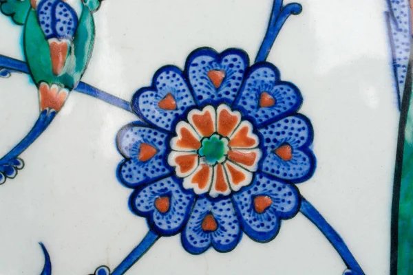 Osmanlı el yapımı çiçek desenli Türk fayansları